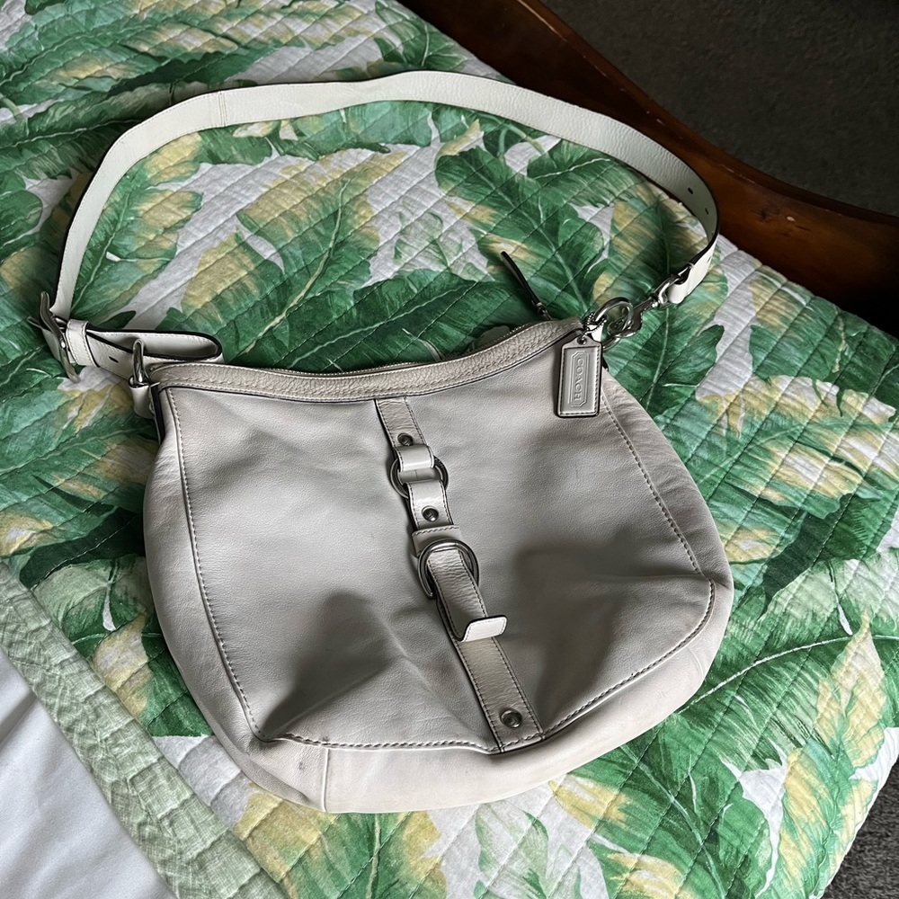 Vintage Coach off white pebbled leather crossbody shoulder bag